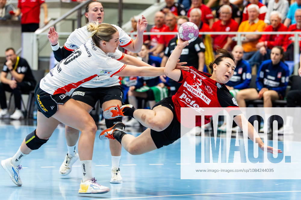 GER, Handball, Women, 2026–2027 Season, Alsco 1st Division, Matchday 5, Thüringer HC vs. HSG Blomberg Lippe, Maxi Muehlner (HSG Blomberg Lippe), Natsuki Aizawa (Thüringer HC), 23 99947 Bad Langensalza, Salza, Halle, Mehrz Sports Hall, Thuringia, Germany