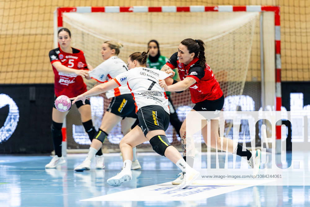 GER, Handball, Women, 2026–2027 Season, Alsco 1st Division, Matchday 5, Thüringer HC vs. HSG Blomberg Lippe, Diana Doegg Magnusdottir (HSG Blomberg Lippe), Marcela Arounian (Thüringer HC), 36 99947 Bad Langensalza, Salza, Halle, Mehrz Sports Hall, Thuringia, Germany