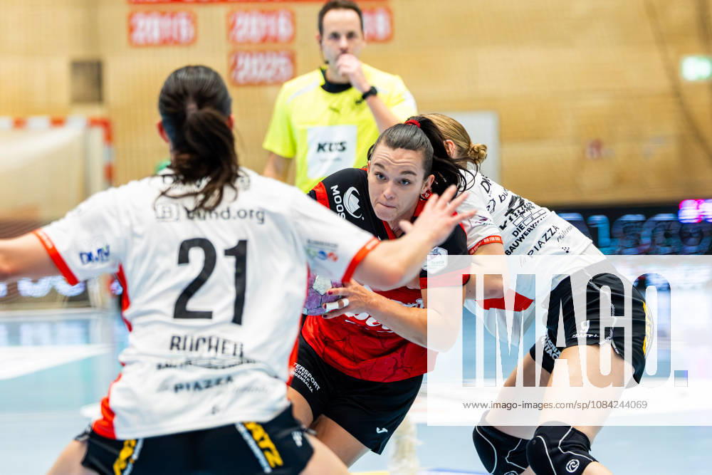 GER, Handball, Women, 2026–2027 Season, Alsco 1st Division, Matchday 5, Thüringer HC vs. HSG Blomberg Lippe: Jana Leonie Scheib (Thüringer HC, 20), Nieke Kuehne (HSG Blomberg Lippe), Nuria Bucher (HSG Blomberg Lippe), 99947 Bad Langensalza, Salza, Halle, Sporthalle Mehrz, Thuringia, Germany