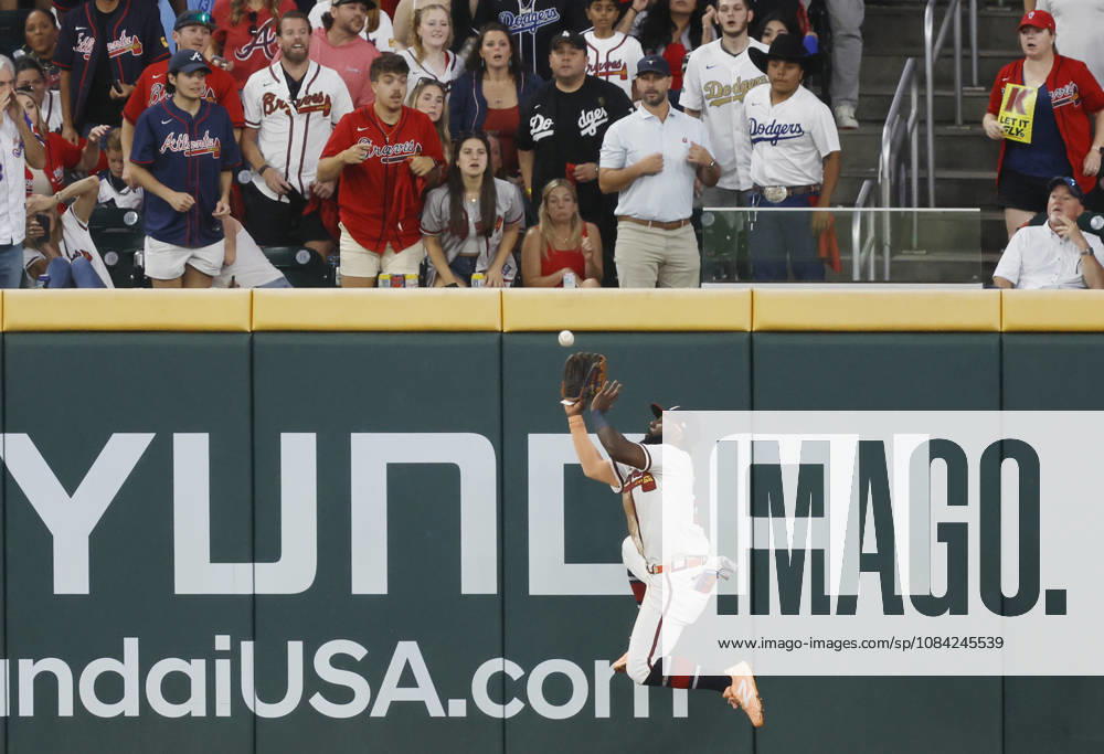 Atlanta Braves center fielder Michael Harris II (23) makes a catch against the Los Angeles Dodgers in the fifth inning in an MLB, Baseball Herren, USA National League Division Series playoff game at Truist Park in Atlanta, Georgia, on Wednesday, October 7, 2026. ATL20261007720 MIKExZARRILLI