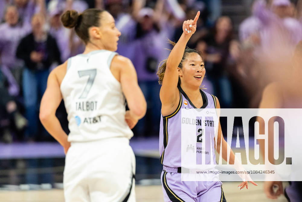 SAN FRANCISCO, CA - OCTOBER 07: Kaitlyn Chen 2 of the Golden State Valkyries celebrates making a three during Game Two of the WNBA, Basketball Damen, USA Playoff Semifinals against the Las Vegas Aces on October 7, 2026 at Chase Center in San Francisco, CA. (Photo by Matthew Huang Icon Sportswire) WNBA: OCT 07 Las Vegas Aces at Golden State Valkyries Icon261007006