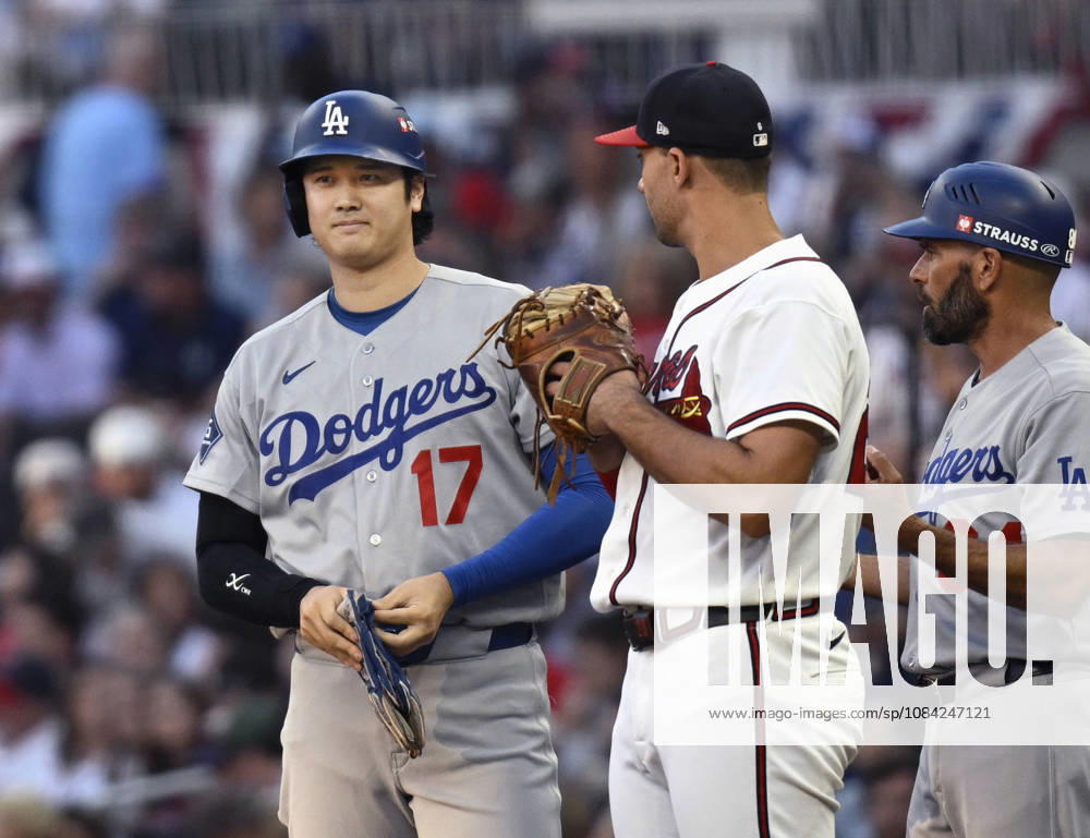 Baseball: Division Series between Dodgers and Braves Los Angeles Dodgers designated hitter Shohei Ohtani (17) and Atlanta Braves first baseman Matt Olson (C) chat at first base during the second inning of Game 4 of the National League Division Series at Truist Park in Atlanta on Oct. 7, 2026. A14AA0005630400P