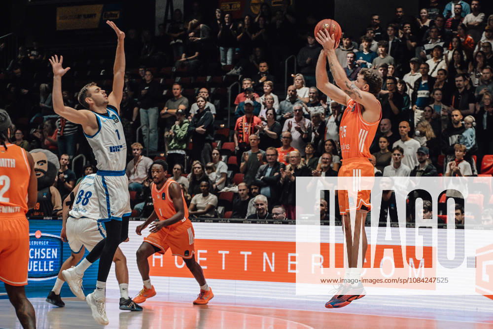 Game Day 2 of the Basketball Eurocup: Niners Chemnitz vs. Klaipedos Neptunas, October 7, 2026, starting at 7:00 p.m., Chemnitz, Chemnitz Arena. Pictured: No. 25 Ben Burnham, Game Day 2 of the Basketball Eurocup: Niners Chemnitz vs. Klaipedos Neptunas, Chemnitz, Saxony, Germany