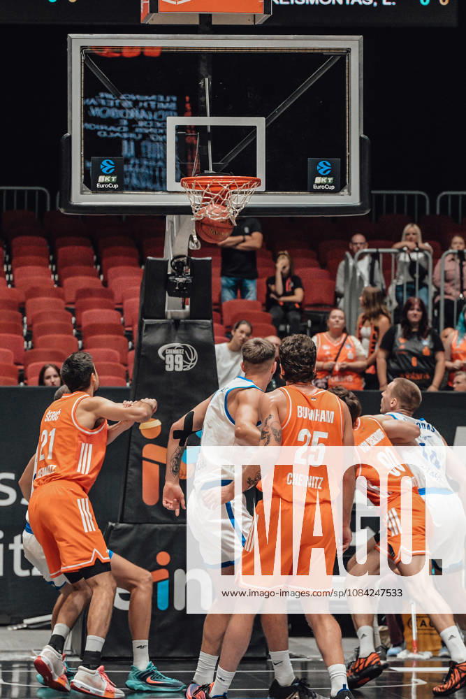 Game Day 2 of the Basketball Eurocup: Niners Chemnitz vs. Klaipedos Neptunas, October 7, 2026, starting at 7:00 p.m., Chemnitz, Chemnitz Arena. Pictured: No. 25 Ben Burnham taking a free throw. Game Day 2 of the Basketball Eurocup: Niners Chemnitz vs. Klaipedos Neptunas. Chemnitz, Saxony, Germany