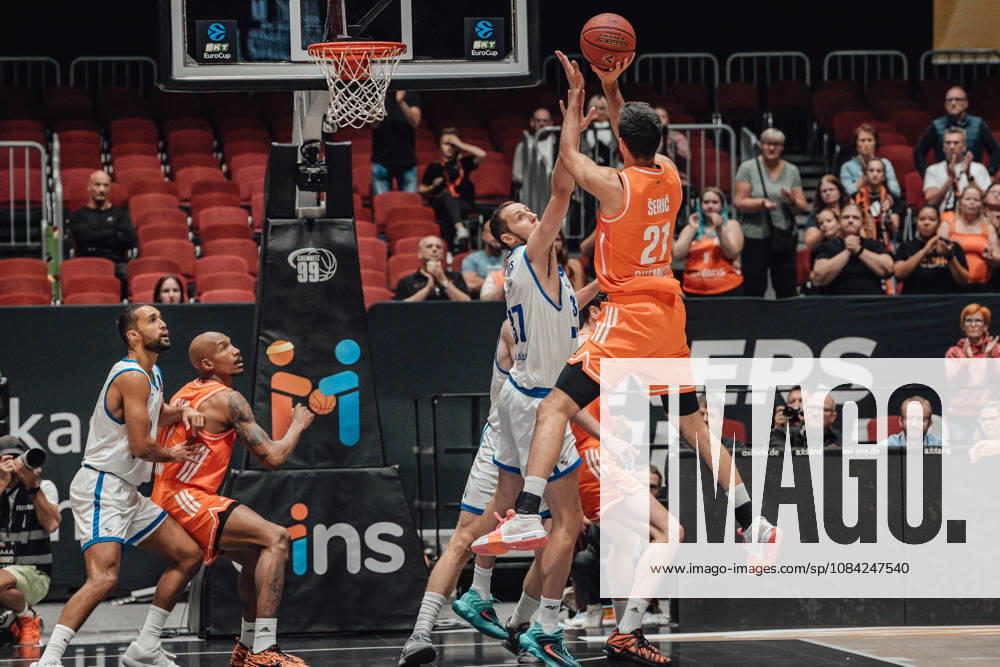 Game Day 2 of the Basketball Eurocup: Niners Chemnitz vs. Klaipedos Neptunas, October 7, 2026, starting at 7:00 p.m., Chemnitz, Chemnitz Arena. Pictured: No. 21 Mateo Seric, 37 Einaras Tubutis, Matchday 2 of the Basketball Eurocup: Niners Chemnitz vs. Klaipedos Neptunas, Chemnitz, Saxony, Germany