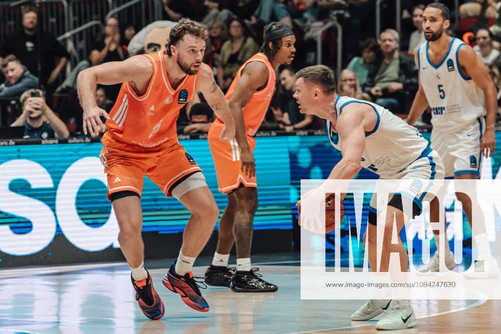 Game Day 2 of the Basketball Eurocup: Niners Chemnitz vs. Klaipedos Neptunas, October 7, 2026, starting at 7:00 p.m., Chemnitz, Chemnitz Arena. Pictured: No. 25 Ben Burnham, No. 10 Elvar Fridkriksson, 02 Stefan Smith, 05 Yannick Franke Matchday 2 of the Basketball Eurocup: Niners Chemnitz vs. Klaipedos Neptunas, Chemnitz, Saxony, Germany