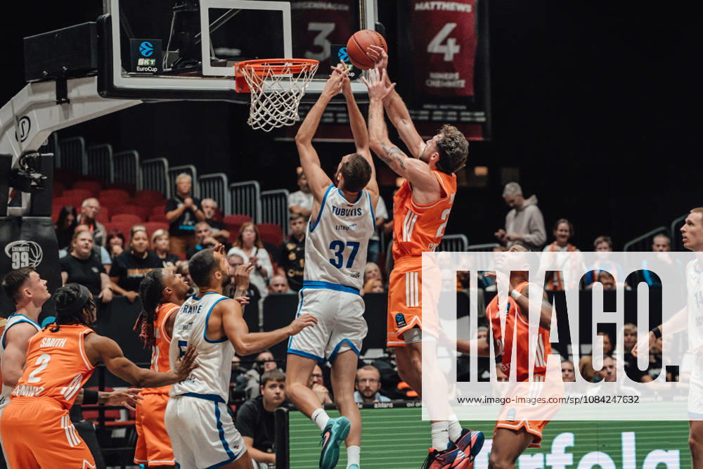 Game Day 2 of the Basketball Eurocup: Niners Chemnitz vs. Klaipedos Neptunas, October 7, 2026, starting at 7:00 p.m., Chemnitz, Chemnitz Arena. Pictured: No. 37 Einaras Tubutis, 25 Ben Burnham, Matchday 2 of the Basketball Eurocup: Niners Chemnitz vs. Klaipedos Neptunas, Chemnitz, Saxony, Germany