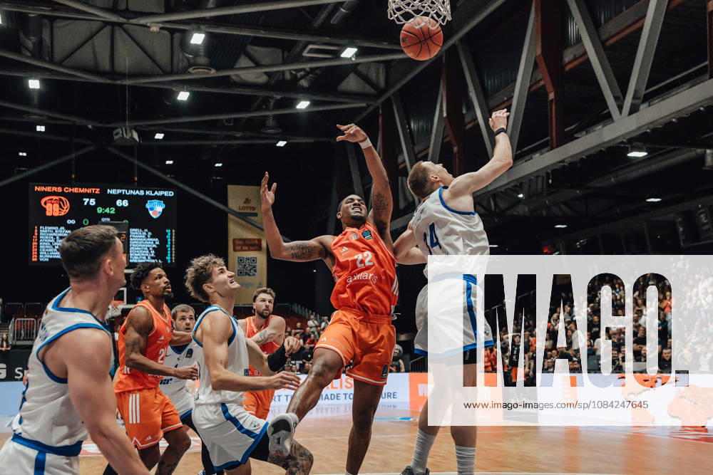 Game Day 2 of the Basketball Eurocup: Niners Chemnitz vs. Klaipedos Neptunas, October 7, 2026, starting at 7:00 p.m., Chemnitz, Chemnitz Arena. Pictured: No. 22 Nighaeal Ceaser, 14 Martynas Echodas, Matchday 2 of the Basketball Eurocup: Niners Chemnitz vs. Klaipedos Neptunas, Chemnitz, Saxony, Germany