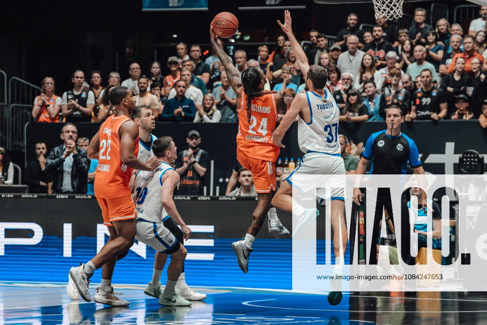 Game Day 2 of the Basketball Eurocup: Niners Chemnitz vs. Klaipedos Neptunas, October 7, 2026, starting at 7:00 p.m., Chemnitz, Chemnitz Arena. Pictured: No. 24 Cobe Williams, 37 Einaras Tubutis, Matchday 2 of the Basketball Eurocup: Niners Chemnitz vs. Klaipedos Neptunas, Chemnitz, Saxony, Germany