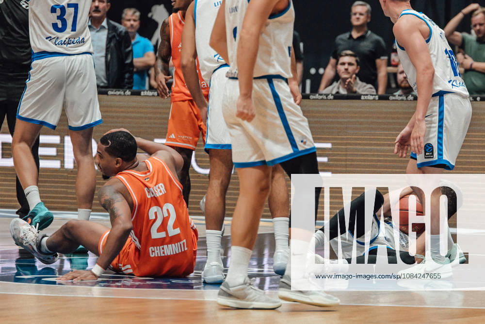 Game Day 2 of the Basketball Eurocup: Niners Chemnitz vs. Klaipedos Neptunas, October 7, 2026, starting at 7:00 p.m., Chemnitz, Chemnitz Arena. In the photo: No. 22 Nighaeal Ceaser commits a foul. Game Day 2 of the Basketball Eurocup: Niners Chemnitz vs. Klaipedos Neptunas, Chemnitz, Saxony, Germany