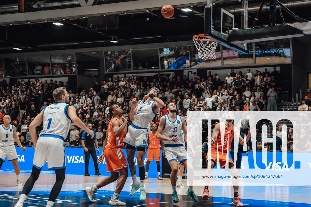 Game Day 2 of the Basketball Eurocup: Niners Chemnitz vs. Klaipedos Neptunas, October 7, 2026, starting at 7:00 p.m., Chemnitz, Chemnitz Arena. Pictured: No. 22 Nighaeal Ceaser, 05 Yannick Franke, 37 Einaras Tubutis. Matchday 2 of the Basketball Eurocup: Niners Chemnitz vs. Klaipedos Neptunas. Chemnitz, Saxony, Germany