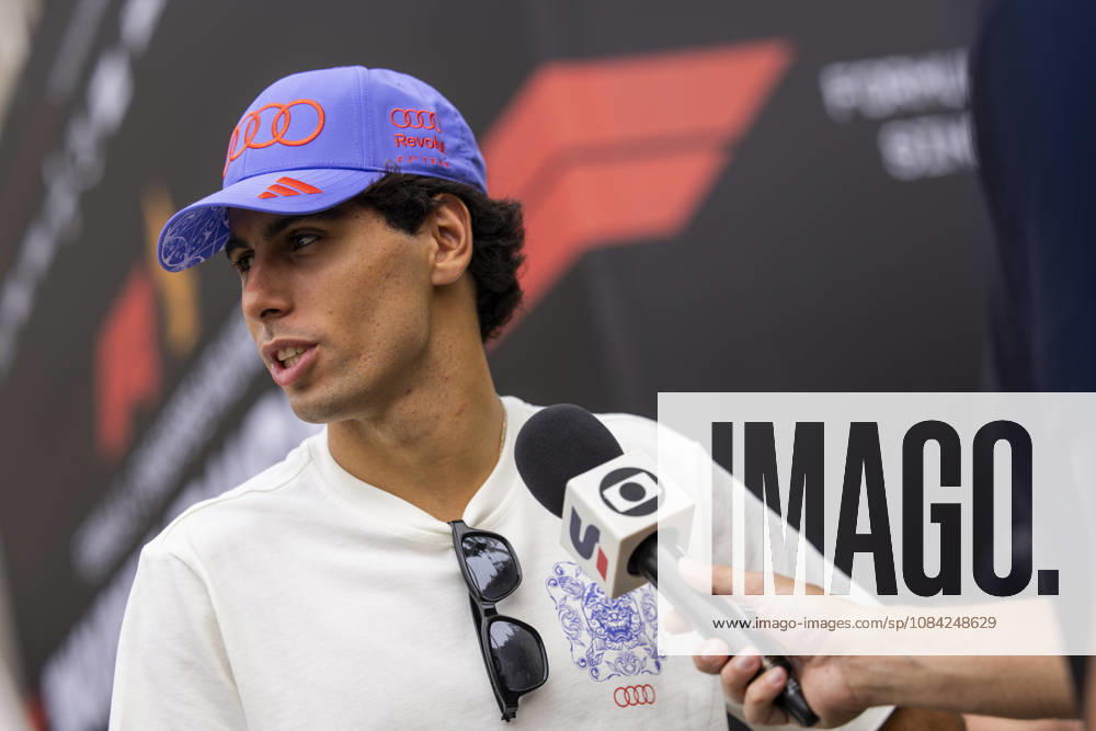 F1 - SINGAPORE GRAND PRIX 2026 BORTOLETO Gabriel (bra), Audi F1 Team R26, portrait during the 2026 Formula 1 Singapore Grand Prix, 17th round of the 2026 Formula One World Championship, WM, Weltmeisterschaft from October 9 to 11, 2026 on the Marina Bay Street Circuit, in Singapore, Singapore - SingaporeSingapore