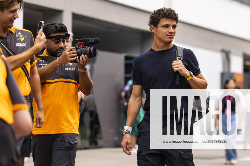 F1 - SINGAPORE GRAND PRIX 2026 NORRIS Lando (gbr), McLaren F1 Team MCL40, portrait during the 2026 Formula 1 Singapore Grand Prix, 17th round of the 2026 Formula One World Championship, WM, Weltmeisterschaft from October 9 to 11, 2026 on the Marina Bay Street Circuit, in Singapore, Singapore - SingaporeSingapore