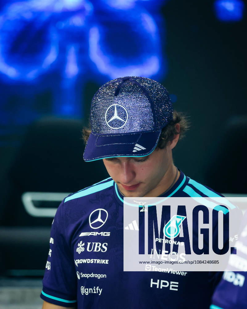 F1 - SINGAPORE GRAND PRIX 2026 KIMI ANTONELLI Andrea (ita), Mercedes AMG F1 Team W17, portrait during the 2026 Formula 1 Singapore Grand Prix, 17th round of the 2026 Formula One World Championship, WM, Weltmeisterschaft from October 9 to 11, 2026 on the Marina Bay Street Circuit, in Singapore, Singapore - SingaporeSingapore