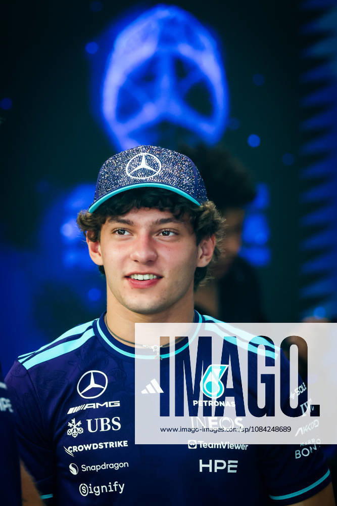 F1 - SINGAPORE GRAND PRIX 2026 KIMI ANTONELLI Andrea (ita), Mercedes AMG F1 Team W17, portrait during the 2026 Formula 1 Singapore Grand Prix, 17th round of the 2026 Formula One World Championship, WM, Weltmeisterschaft from October 9 to 11, 2026 on the Marina Bay Street Circuit, in Singapore, Singapore - SingaporeSingapore