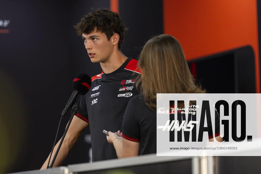 F1 - SINGAPORE GRAND PRIX 2026 BEARMAN Ollie Oliver (gbr), TGR Haas F1 Team VF-26, portrait during the 2026 Formula 1 Singapore Grand Prix, 17th round of the 2026 Formula One World Championship, WM, Weltmeisterschaft from October 9 to 11, 2026 on the Marina Bay Street Circuit, in Singapore, Singapore - SingaporeSingapore