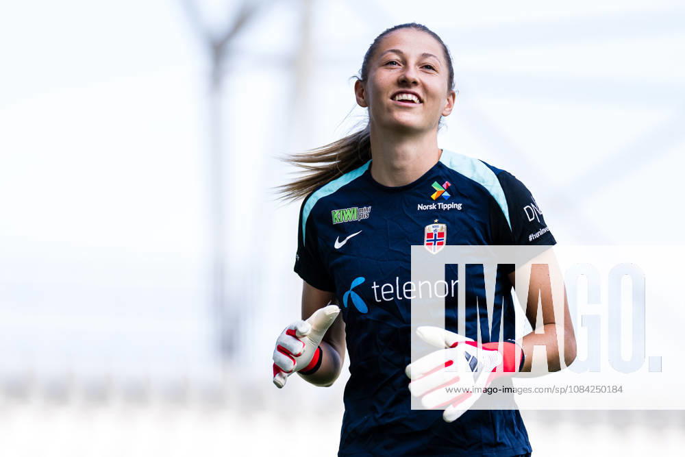 Goalkeeper Cecilie Haustaker Fiskerstrand of the Norwegian women’s national soccer team during a training session on October 8, 2026 in Bucharest. Photo by Marius Simensen, BILDBYRAN. Cop 238 bbeng women s FIFA Women s World Cup qualifier soccer football Norway practice training