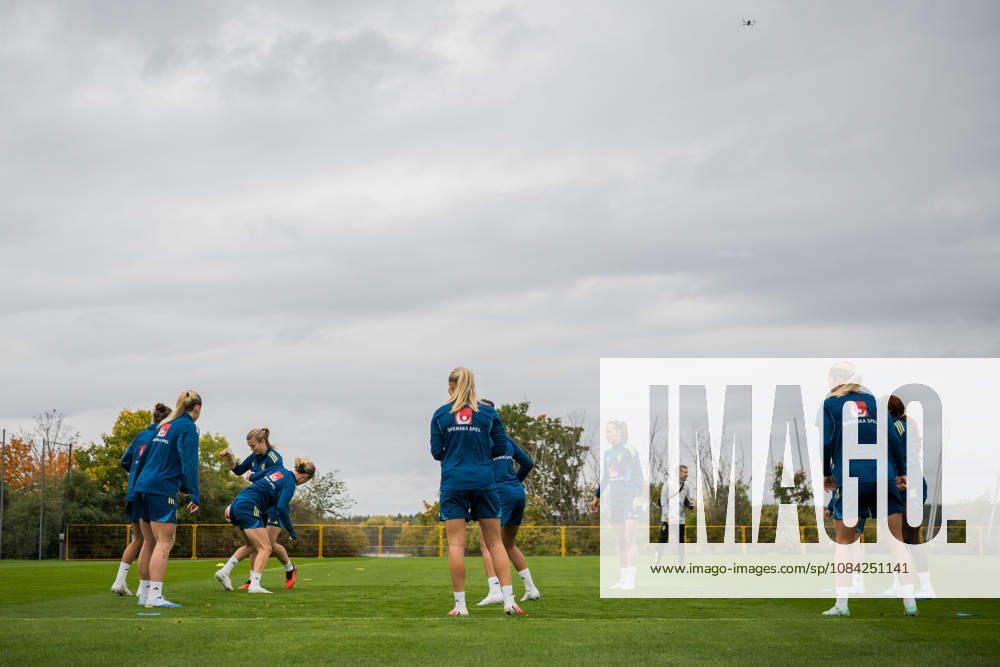 Players of the Swedish women s national soccer team during a training session on October 8, 2026 in Stockholm. Photo by Johanna Säll, BILDBYRAN, code JL JL0637. soccer football fotball World Cup qualifier FIFA Women’s World Cup qualifier training practice Sweden women’s soccer football fotball World Cup qualifier FIFA Women’s World Cup qualifier qualifier training practice training Sweden women’s women’s soccer