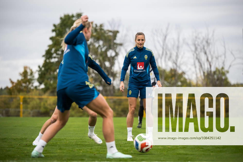 Nathalie Björn of the Swedish women’s national soccer team during a training session on October 8, 2026 in Stockholm. Photo by Johanna Säll, BILDBYRAN, code JL JL0637. soccer football fotball World Cup qualifier FIFA Women’s World Cup qualifier training practice Sweden women’s soccer football fotball World Cup qualifier FIFA Women’s World Cup qualifier qualifier training practice training Sweden women’s women’s soccer