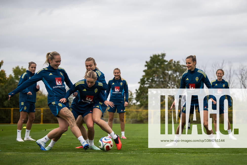 Beata Olsson, Alice Bergström, Hanna Lundkvist, and Nathalie Björn of the Swedish women’s national soccer team during a training session on October 8, 2026 in Stockholm. Photo by Johanna Säll, BILDBYRAN, code JL JL0637. soccer, football, women’s soccer, World Cup qualifier, FIFA Women’s World Cup qualifier, training, Sweden, women’s soccer, soccer, football, women’s soccer, World Cup qualifier, FIFA Women’s World Cup qualifier qualifier training practice training Sweden women’s women’s soccer