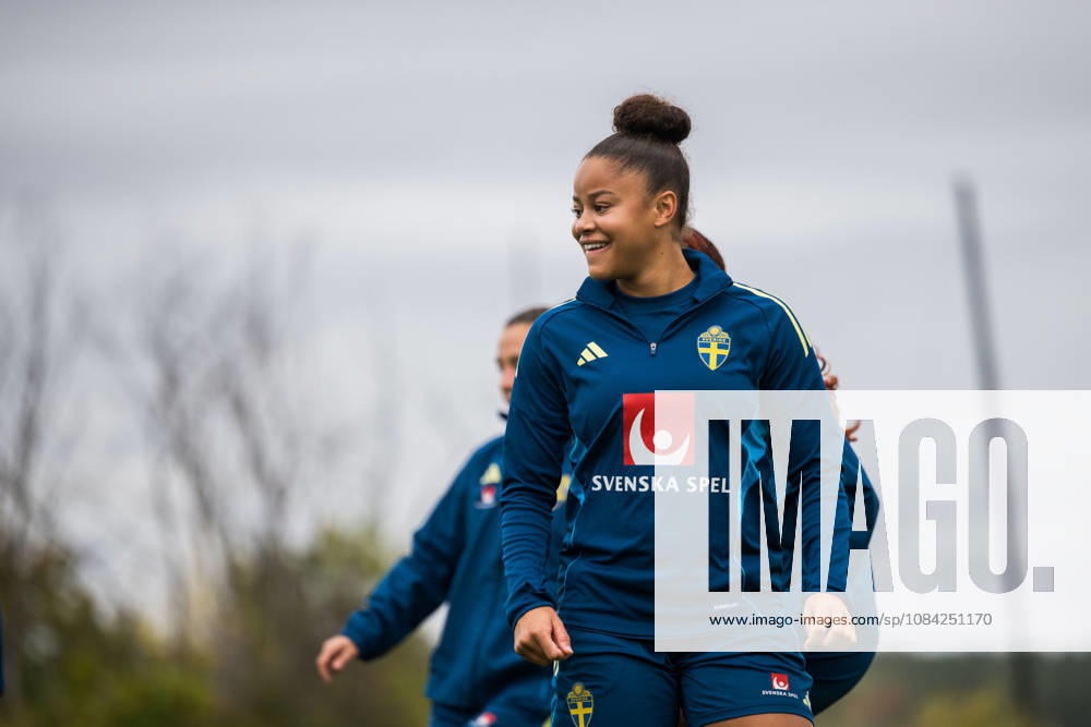 Felicia Schröder of the Swedish women’s national soccer team during a training session on October 8, 2026 in Stockholm. Photo by Johanna Säll, BILDBYRAN. Code: JL JL0637. soccer, football, women s soccer, World Cup qualifier, FIFA Women s World Cup qualifier, training, Sweden, women s soccer, soccer, football, women s soccer, World Cup qualifier, FIFA Women s World Cup qualifier qualifier training practice training Sweden women’s women’s soccer