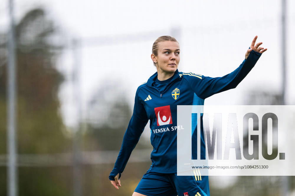 Beata Olsson of the Swedish women’s national soccer team during a training session on October 8, 2026 in Stockholm. Photo by Johanna Säll, BILDBYRAN, code JL JL0637. soccer football fotball World Cup qualifier FIFA Women’s World Cup qualifier training practice Sweden women’s soccer football fotball World Cup qualifier FIFA Women’s World Cup qualifier qualifier training practice training Sweden women’s women’s soccer