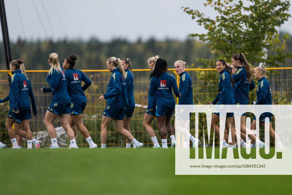 Players of the Swedish women s national soccer team during a training session on October 8, 2026 in Stockholm. Photo by Johanna Säll, BILDBYRAN, code JL JL0637. soccer football fotball World Cup qualifier FIFA Women’s World Cup qualifier training practice Sweden women’s soccer football fotball World Cup qualifier FIFA Women’s World Cup qualifier qualifier training practice training Sweden women’s women’s soccer