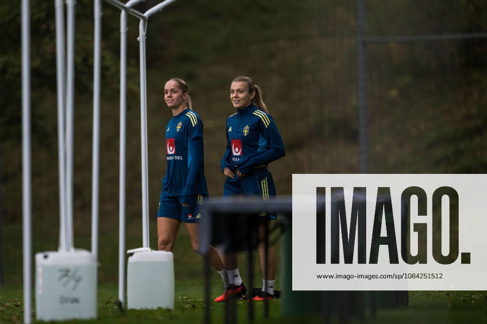 Hanna Lundkvist and Beata Olsson of the Swedish women’s national soccer team during a training session on October 8, 2026 in Stockholm. Photo by Johanna Säll, BILDBYRAN, code JL JL0637. soccer, football, women s soccer, World Cup qualifier, FIFA Women s World Cup qualifier, training, Sweden, women s soccer, soccer, football, women s soccer, World Cup qualifier, FIFA Women s World Cup qualifier qualifier training practice training Sweden women’s women’s soccer