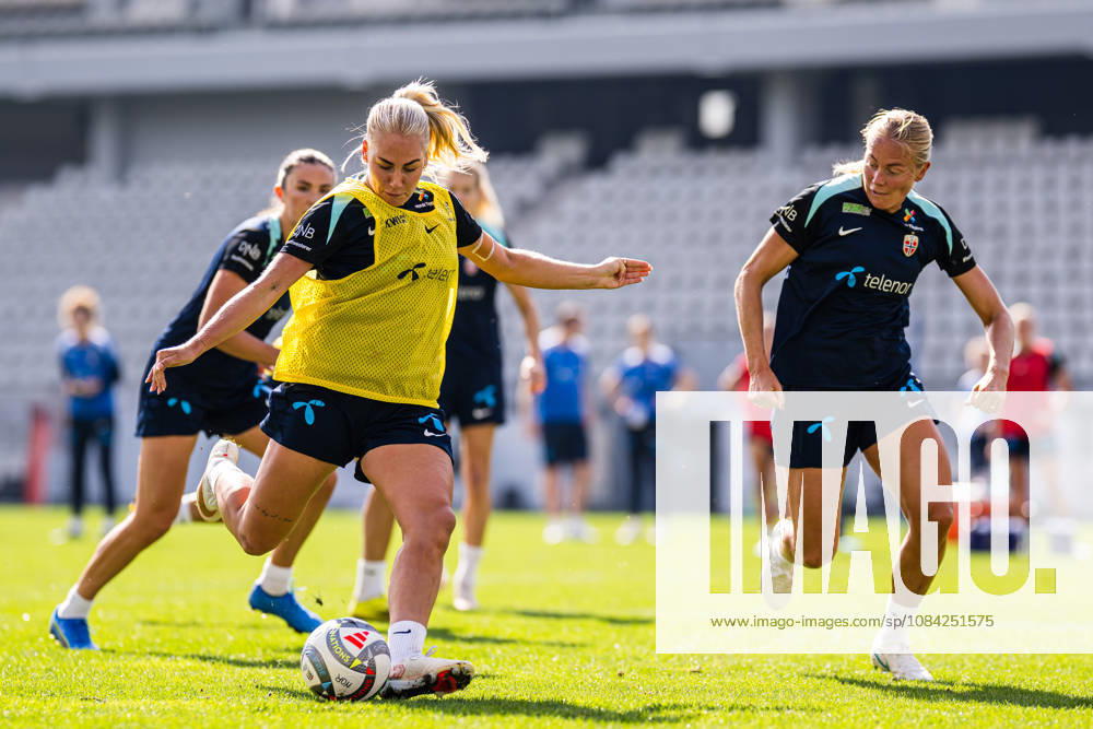 Cathinka Tandberg of the Norwegian women’s national soccer team during a training session on October 8, 2026 in Bucharest. Photo by Marius Simensen, BILDBYRAN. Cop 238 bbeng women FIFA Women’s World Cup qualifier soccer football Norway practice training