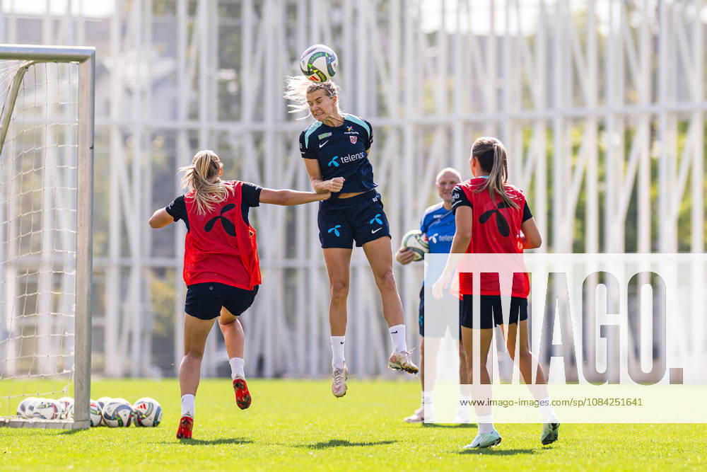 Ada Hegerberg of the Norwegian women’s national soccer team during a training session on October 8, 2026 in Bucharest. Photo by Marius Simensen. BILDBYRAN Cop 238 bbeng women FIFA Women s World Cup qualifier soccer football Norway practice training