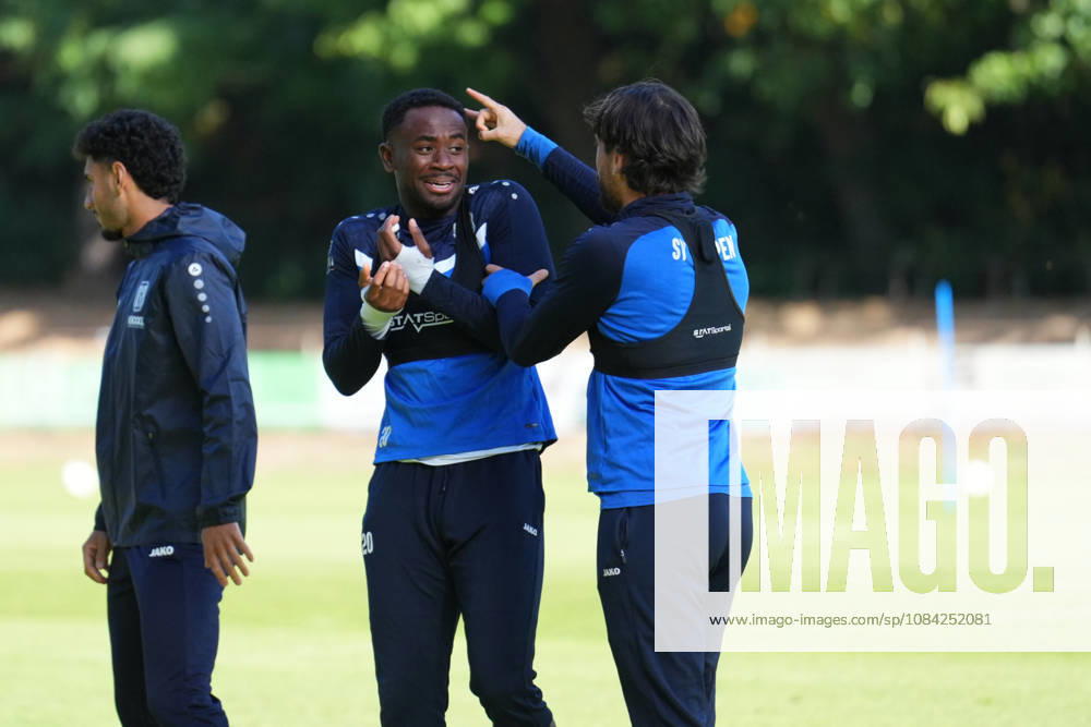 German Soccer, Training Session, 3rd Division, 2026–2027 Season, NVB Campus B, Hänsch Arena Field, SV Meppen, Thursday, October 8, 2026, morning practice: Ersin Zehir (SV Meppen) does 6 keepie-uppies; Nikell Touglo (SV Meppen) gets hit in the ear at 20