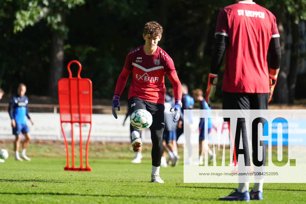 German Soccer, Training Session, 3rd Division, 2026–2027 Season, NVB Campus B, Hänsch Arena Field, SV Meppen, Thursday, October 8, 2026, Morning Training: Timo Schmitz of SV Meppen juggles the ball 30 times