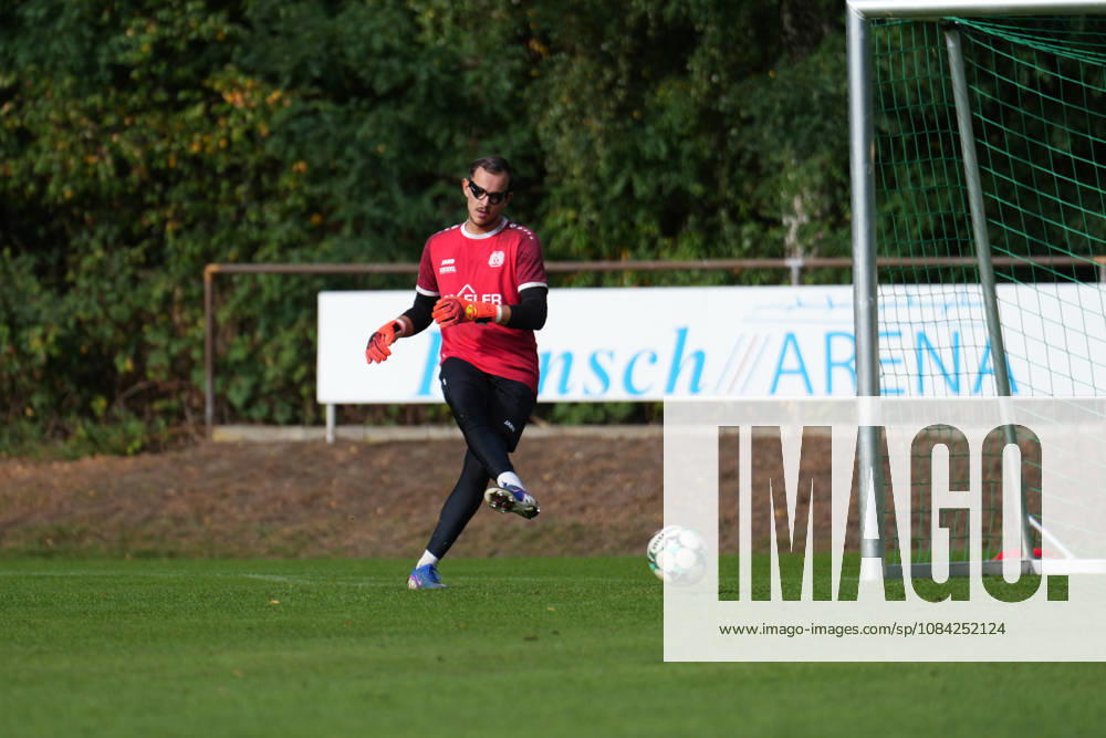German Soccer, Training Session, 3rd Division, 2026–2027 Season, NVB Campus B, Hänsch Arena Field, SV Meppen, Thursday, October 8, 2026, morning practice: Noah Oberbeck (SV Meppen), No. 1 during goalkeeper training with limited visibility
