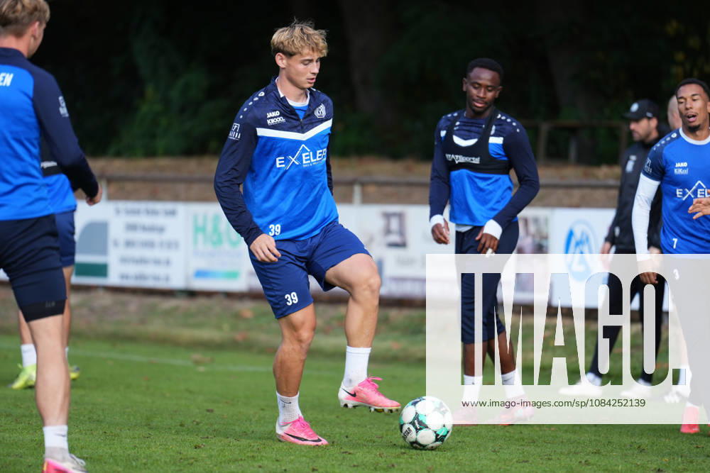 German Soccer, Training Session, 3rd Division, 2026–2027 Season, NVB Campus B, Hänsch Arena Field, SV Meppen, Thursday, October 8, 2026, Morning Training: Florian Bähr of SV Meppen, No. 39, plays the ball