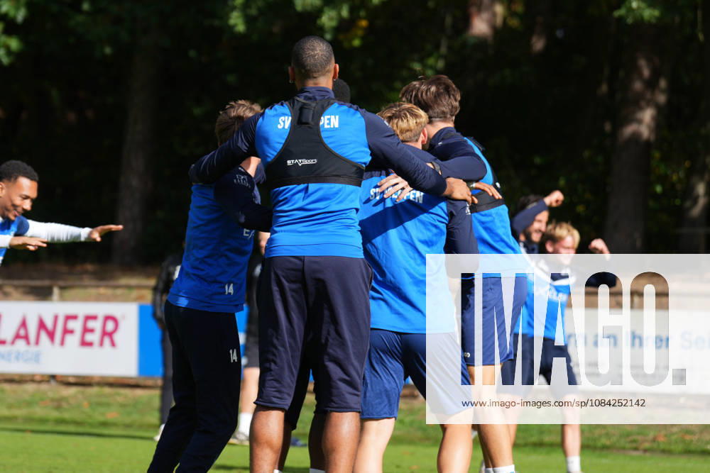 German Soccer, Training Session, 3rd Division, 2026–2027 Season, NVB Campus B, Hänsch Arena, SV Meppen, Thursday, October 8, 2026, Morning training: Nikell Touglo (SV Meppen, 20), Luis Sprekelmeyer (SV Meppen, 19), Florian Bähr (SV Meppen, 39), and Cyrill Akono (SV Meppen, 9) are having fun at the rodeo