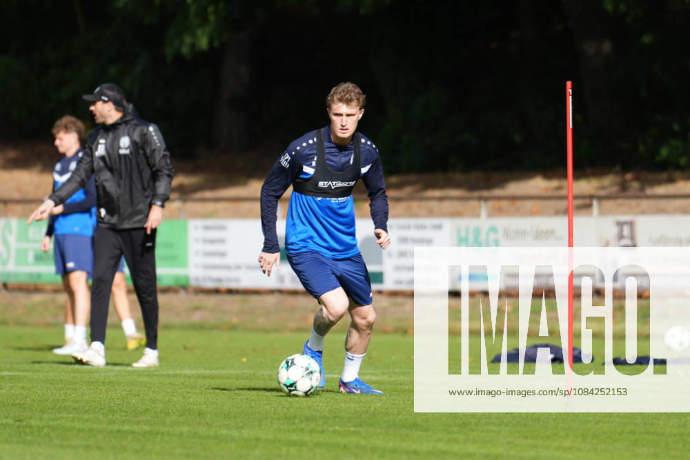 German Soccer, Training Session, 3rd Division, 2026–2027 Season, NVB Campus B, Hänsch Arena Field, SV Meppen, Thursday, October 8, 2026, Morning Training: Tony Rölke, Guest Player; SV Meppen Dribbles the Ball