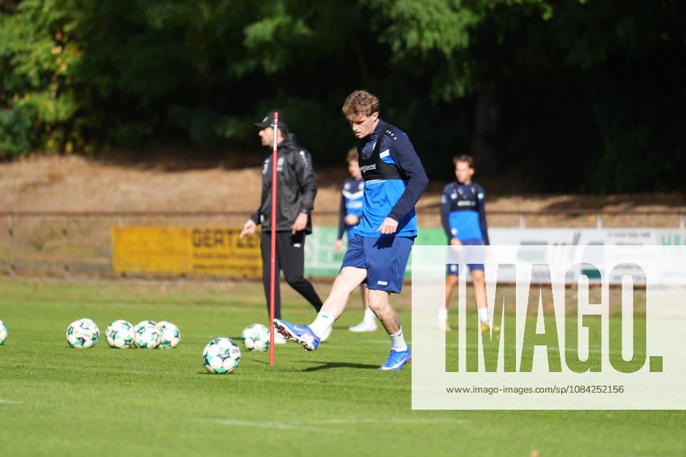 German Soccer, Training Session, 3rd Division, 2026–2027 Season, NVB Campus B, Hänsch Arena Field, SV Meppen, Thursday, October 8, 2026, Morning Training: Tony Rölke (Guest Player), SV Meppen Passes the Ball
