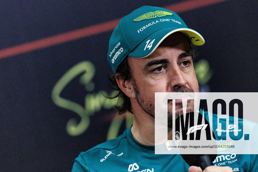 8th October 2026; Marina Bay, Singapore; Formula 1, Singapore Grand Prix, Arrival Day; Fernando Alonso (14) of Spain and Aston Martin Aramco Formula One Team during the press conference, PK, Pressekonferenz at the Singapore Grand Prix StephenxBlackberry