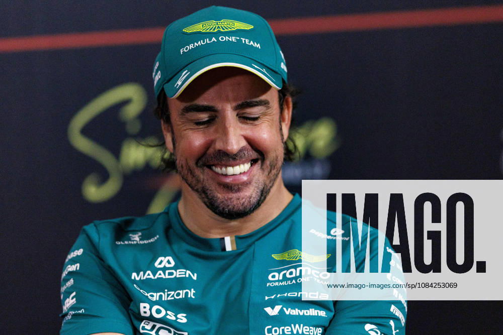 8th October 2026; Marina Bay, Singapore; Formula 1, Singapore Grand Prix, Arrival Day; Fernando Alonso (14) of Spain and Aston Martin Aramco Formula One Team during the press conference, PK, Pressekonferenz at the Singapore Grand Prix StephenxBlackberry