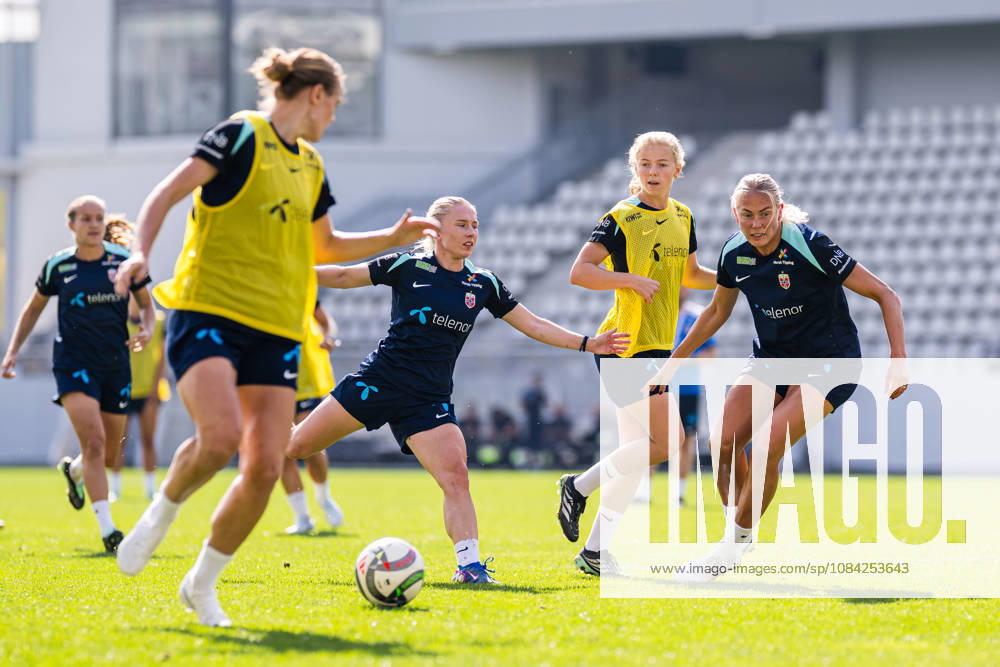 Justine Kielland of the Norwegian women’s national soccer team during a training session on October 8, 2026 in Bucharest. Photo by Marius Simensen. BILDBYRAN Cop 238 bbeng women FIFA Women’s World Cup qualifier soccer football Norway practice training