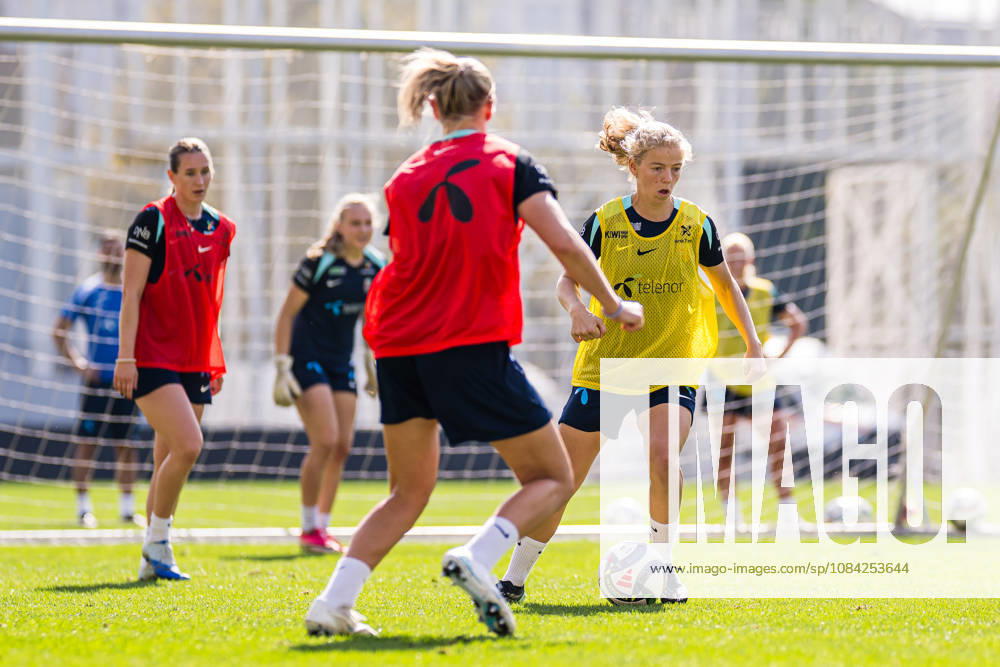 Justine Kielland of the Norwegian women’s national soccer team during a training session on October 8, 2026 in Bucharest. Photo by Marius Simensen. BILDBYRAN Cop 238 bbeng women FIFA Women’s World Cup qualifier soccer football Norway practice training