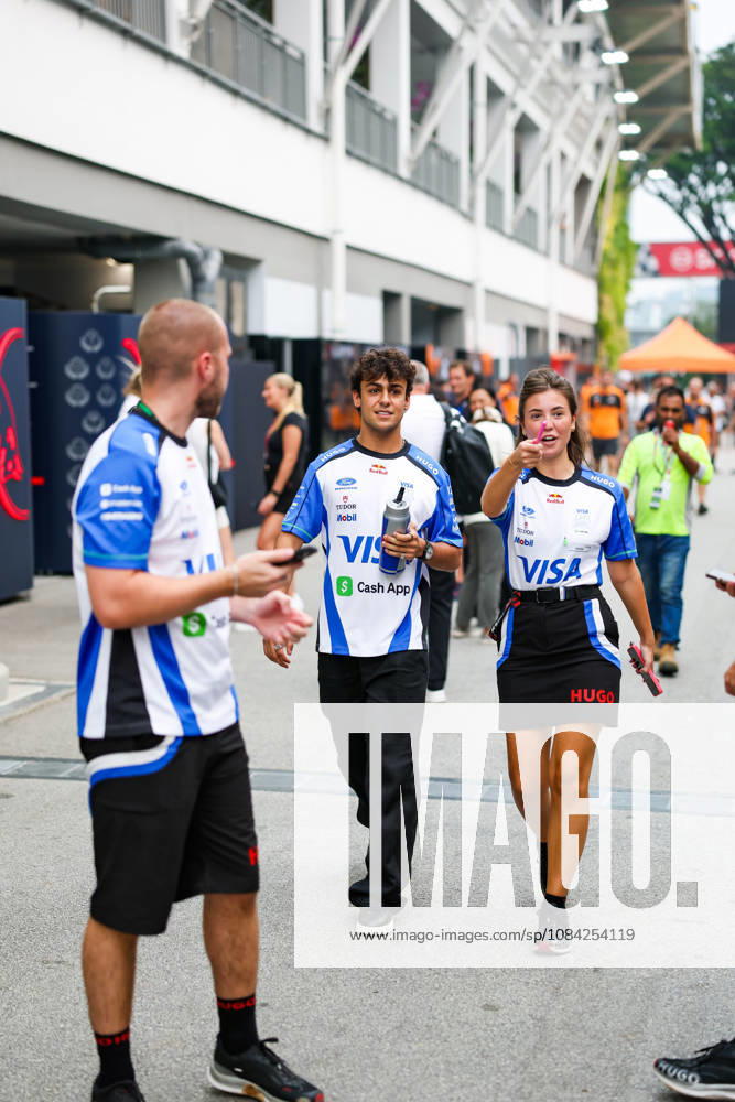 F1 - SINGAPORE GRAND PRIX 2026 LINDBLAD Arvid (gbr), Visa Cash App RB F1 Team VCARB03, portrait during the 2026 Formula 1 Singapore Grand Prix, 17th round of the 2026 Formula One World Championship, WM, Weltmeisterschaft from October 9 to 11, 2026 on the Marina Bay Street Circuit, in Singapore, Singapore - SingaporeSingapore
