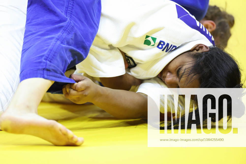 AZERBAIJAN, BAKU - OCTOBER 8, 2026: Nauana Silva of Brazil (front) and Giovanna Scoccimarro of Germany compete in their -70 kg bout as part of the 2026 World Judo Championships at the National Gymnastics Arena. Mikhail Sinitsyn TASS 98954075