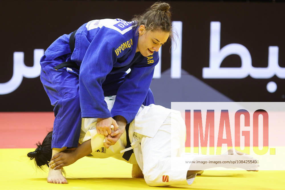 AZERBAIJAN, BAKU - OCTOBER 8, 2026: Nauana Silva of Brazil (bottom) and Giovanna Scoccimarro of Germany compete in their -70 kg bout as part of the 2026 World Judo Championships at the National Gymnastics Arena. Mikhail Sinitsyn TASS 98954080