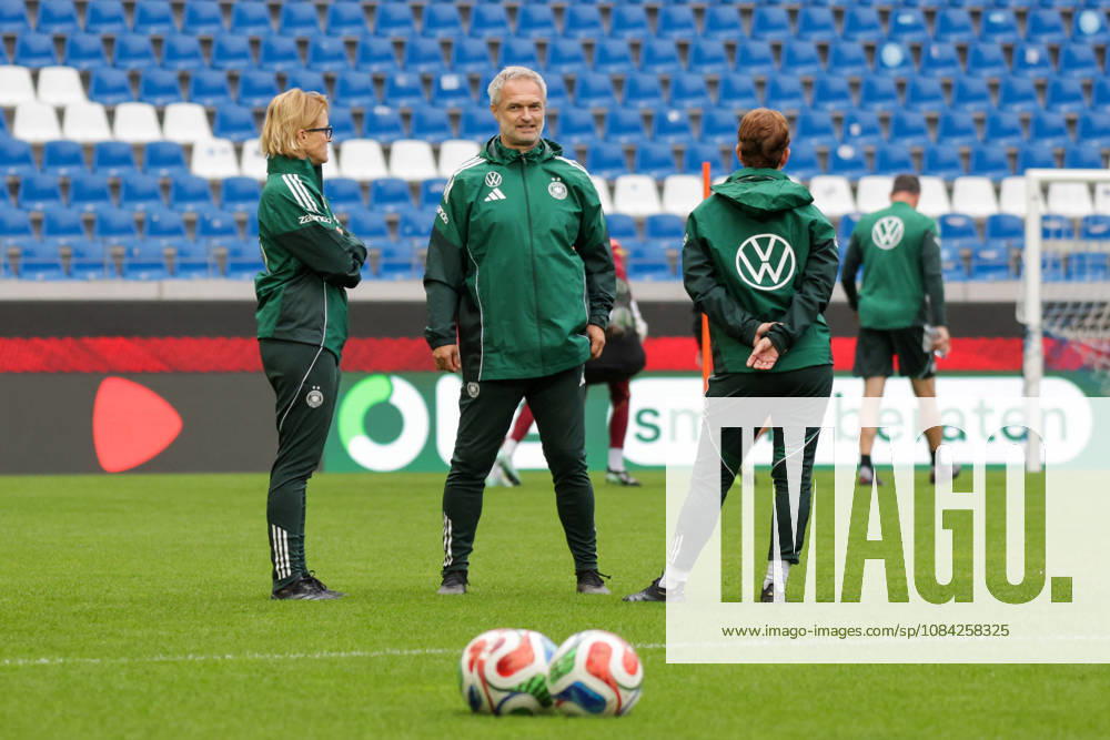 DFB Soccer Media Events, German Women s National Team Press Conference and Final Training Session, from left: Saskia Bartusiak, Christian Wück, Maren Meinert, German Women s National Team, Karlsruhe