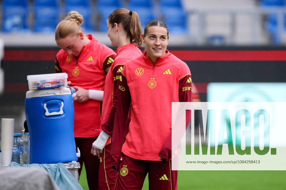 German Women s National Soccer Team: Final Training Session for the Friendly Match Between Germany and Australia Pictured, from left: Goalkeeper Laura Dick (Germany), Goalkeeper Stina Johannes (Germany), and Carlotta Wamser (Germany)