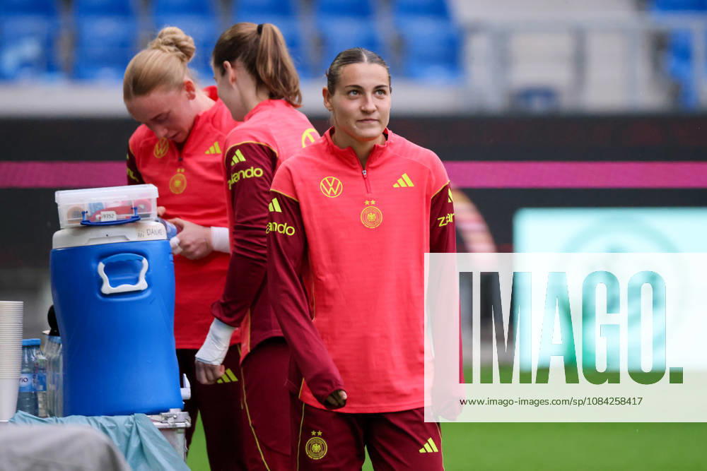 German Women s National Soccer Team: Final Training Session for the Friendly Match Between Germany and Australia Pictured, from left: Goalkeeper Laura Dick (Germany), Goalkeeper Stina Johannes (Germany), and Carlotta Wamser (Germany)