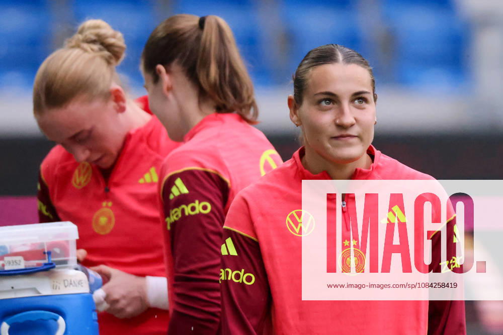 German Women s National Soccer Team: Final Training Session for the Friendly Match Between Germany and Australia Pictured, from left: Goalkeeper Laura Dick (Germany), Goalkeeper Stina Johannes (Germany), and Carlotta Wamser (Germany)
