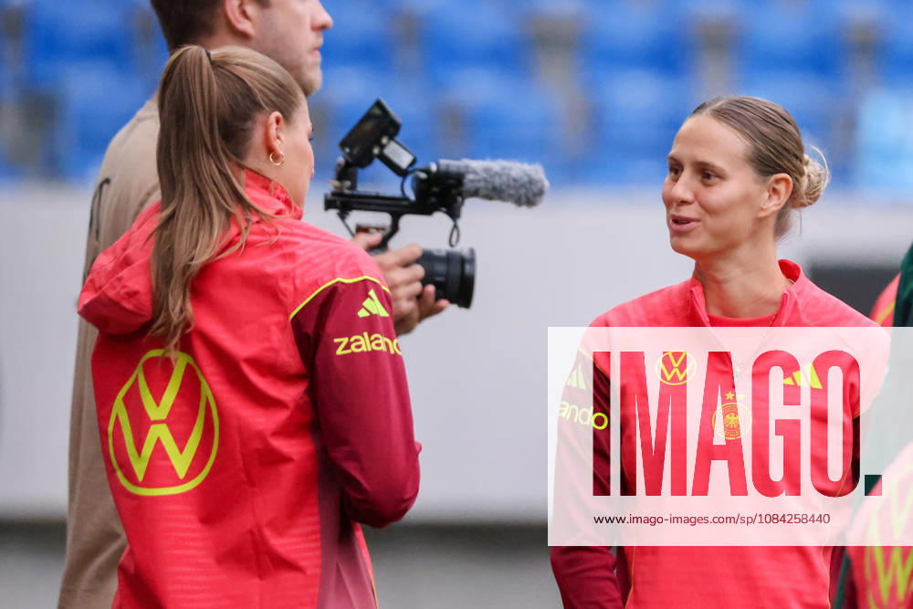 German Women s National Soccer Team Final Training Session Friendly Match: Germany vs. Australia Pictured, from left: Klara Bühl, Germany