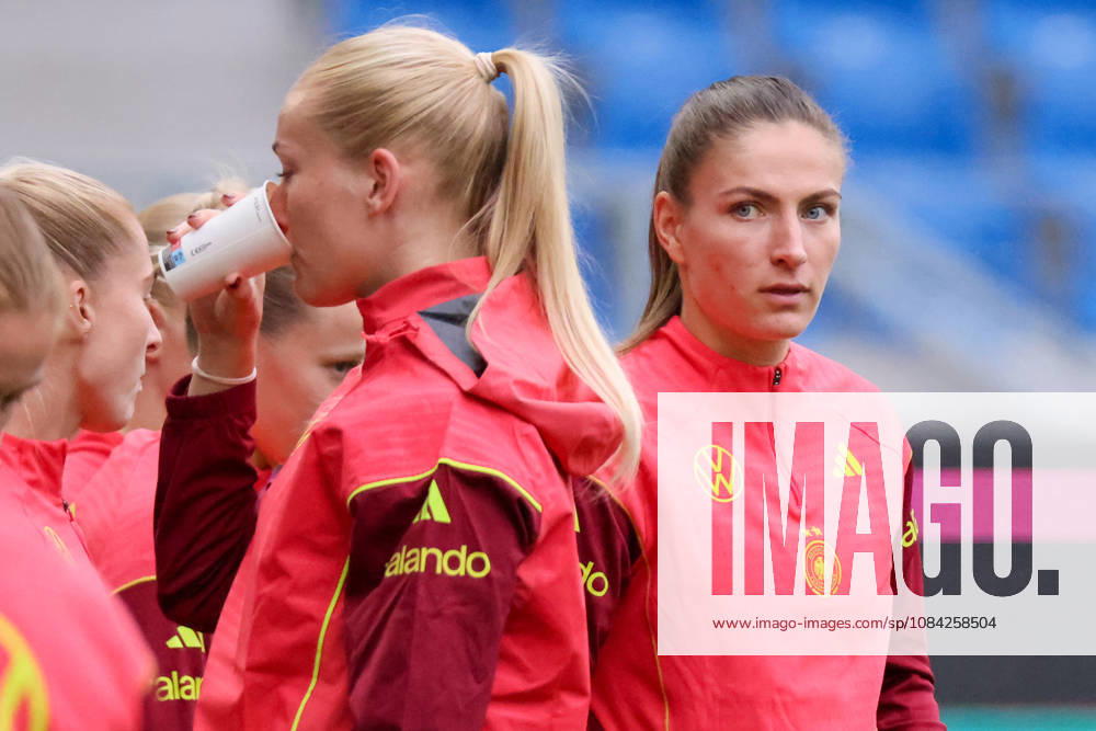 German Women s National Soccer Team Final Training Session Friendly Match: Germany vs. Australia Pictured, from left: Camilla Küver (Kuever), Germany, and Melissa Kössler (Koessler), Germany